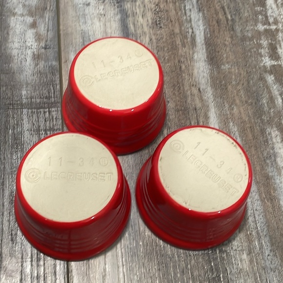 Le Creuset stackable red ramekins set of 3 - Picture 4 of 8